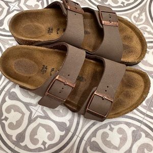 Kids size 3 Birkenstock Arizona sandal